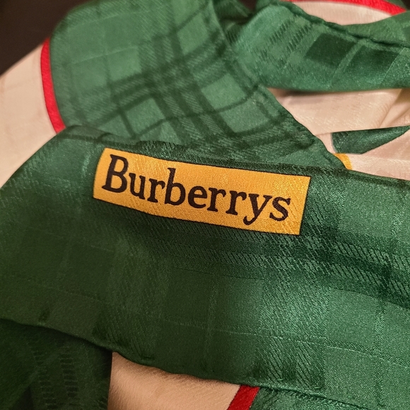 Burberrys Scarf - Picture 1 of 5